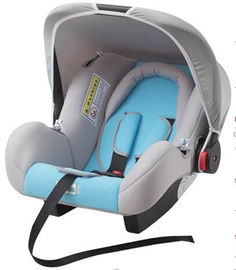 Sedi di automobile grige e blu di sicurezza del bambino con il sistema di protezione laterale di impatto
